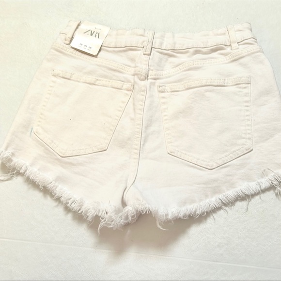 Zara High-Waisted Distressed White Denim Shorts - Picture 3 of 4